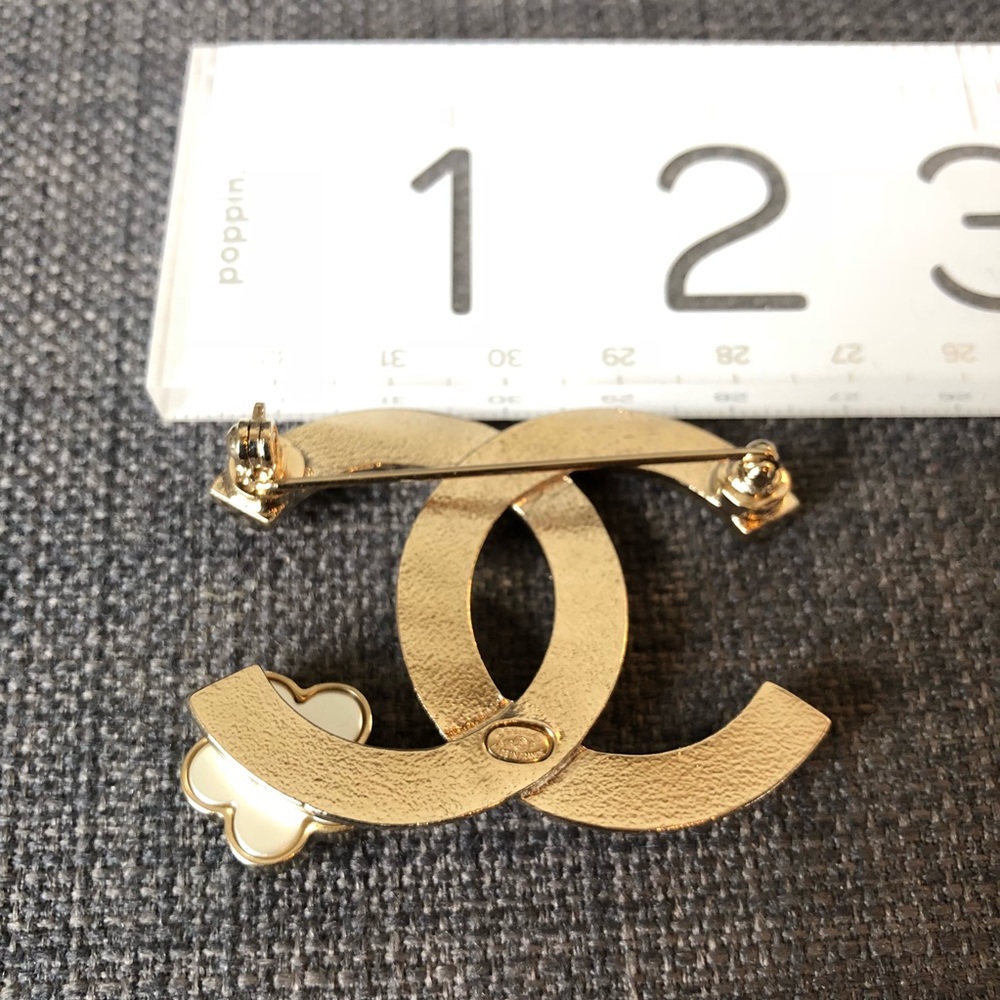 AUTH Chanel CC Silver Classic Brooch Camilla 🌸 - Picture 7 of 7